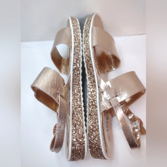 Rouge Helium women's champagne metallic sandals size (8) - Picture 6 of 9